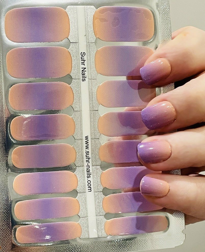 Soft Purple Ombre Nails That Glow