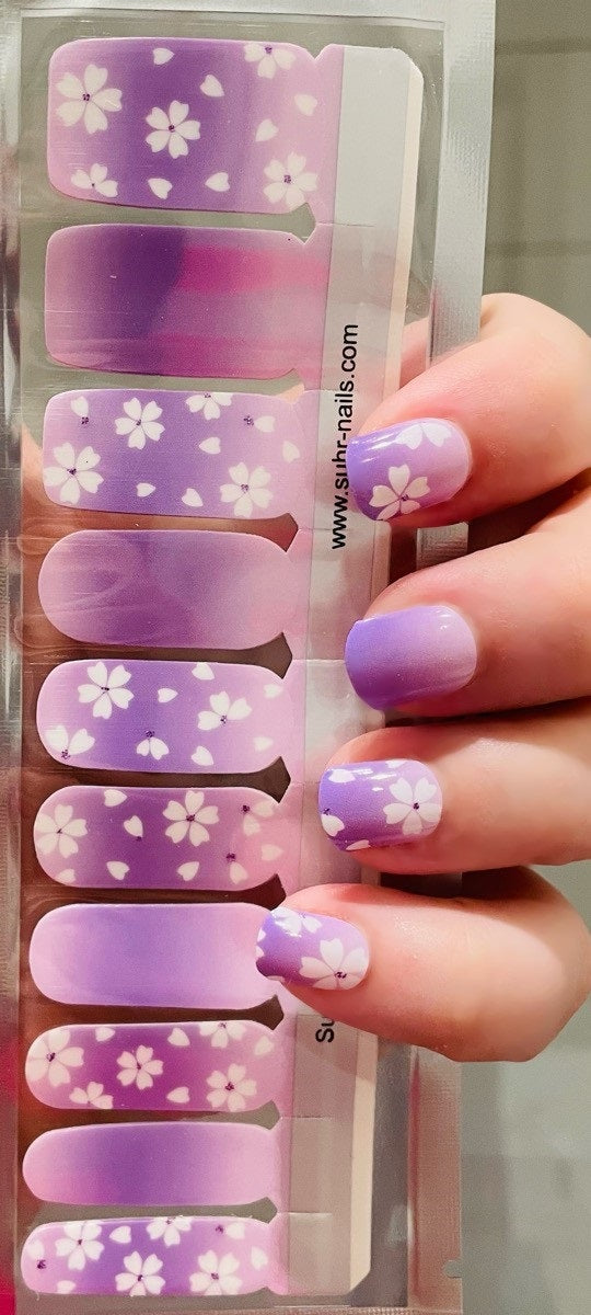 XL White Flowers On Purple